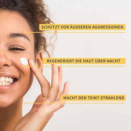 Die Creme wird sanft auf Wangen, Stirn und Kinn aufgetragen und zieht innerhalb weniger Sekunden vollständig ein, ohne Rückstände zu hinterlassen.